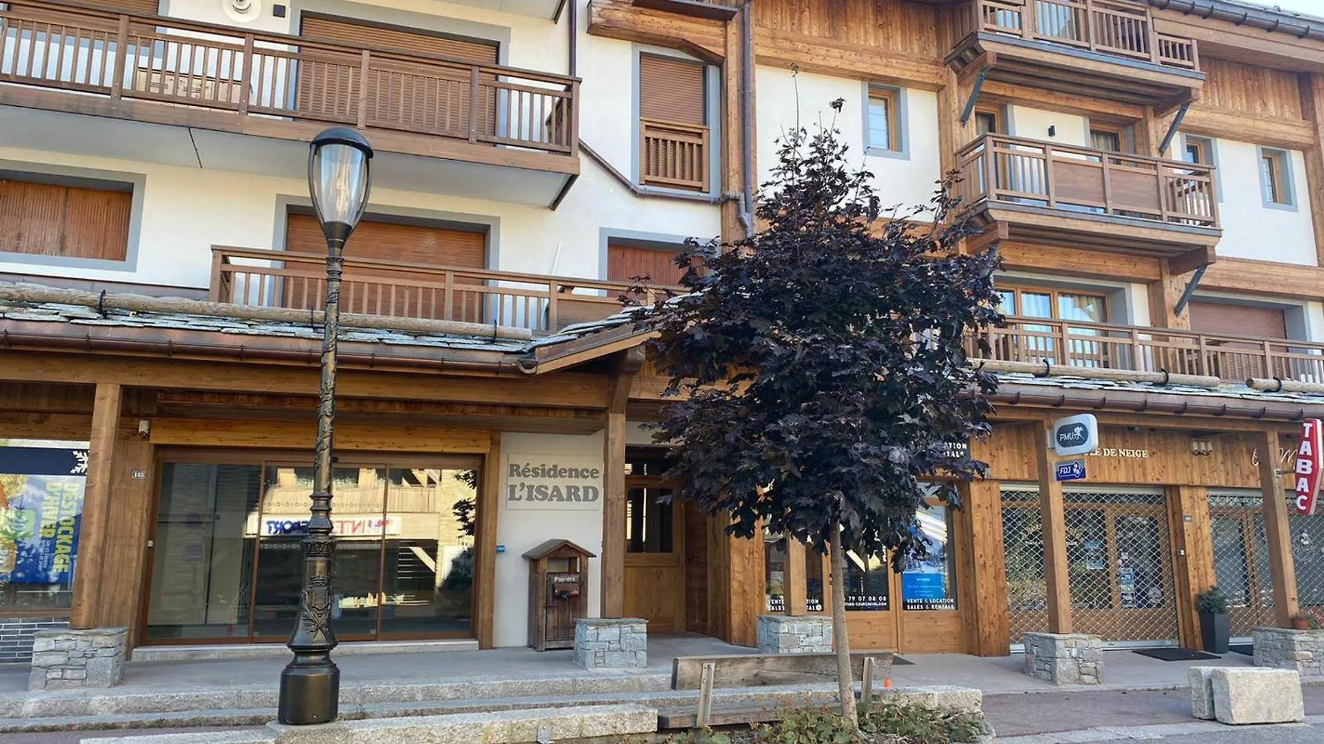 Appartement Lumineux 50M² Au Centre De Courchevel Village, Proche Des Pistes Et Commerces - Fr-1-562-77 contacts